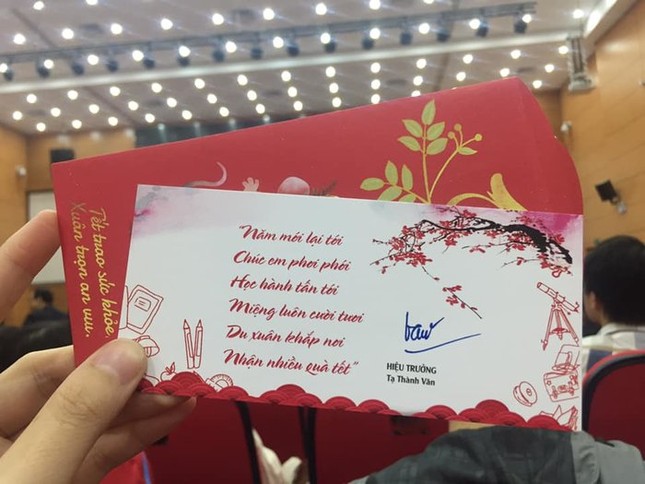 Các trường Đại học tặng quà Tết cho Sinh viên với loạt "siêu phẩm" khiến dân mạng trầm trồ ảnh 20