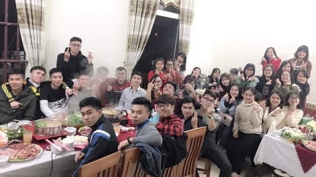 Đúng chất "lớp người ta": Họp đều đặn mỗi năm, bỏ tất cả để về ăn hội lớp ảnh 3