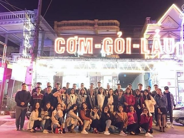 Đúng chất "lớp người ta": Họp đều đặn mỗi năm, bỏ tất cả để về ăn hội lớp ảnh 4