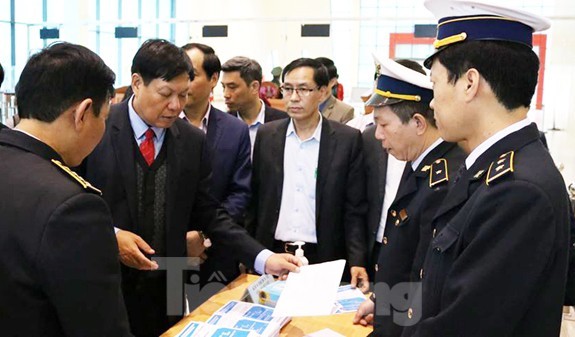 Thực hư thông tin cửa khẩu Hữu Nghị "đóng cửa" vì bệnh viêm phổi corona ảnh 1