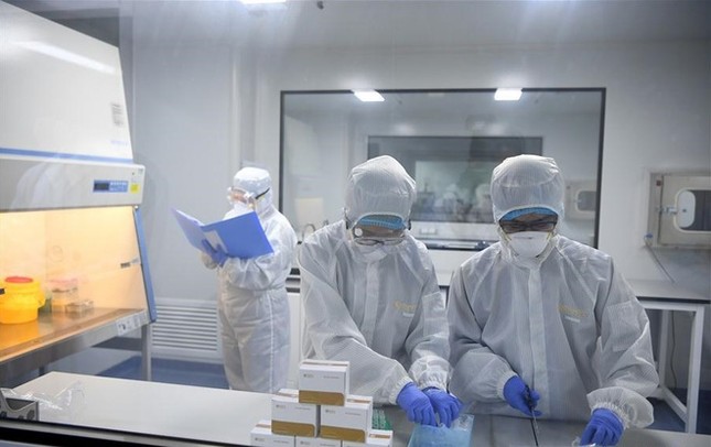 Lô thuốc thử giúp phát hiện virus corona đầu tiên được gửi tới Vũ Hán ảnh 1