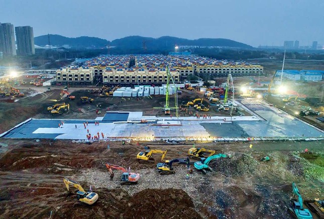 Người Việt sống bằng "tinh thần thép" ở tâm bão dịch Vũ Hán ảnh 12