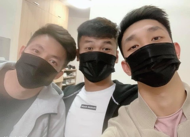 Cầu thủ Việt đăng ảnh đeo khẩu trang, kêu gọi phòng dịch Corona ảnh 2