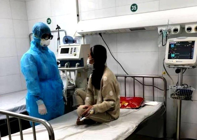 Nữ bệnh nhân dương tính với virus corona đã được ra viện ảnh 1