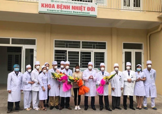 Nữ bệnh nhân dương tính với virus corona đã được ra viện ảnh 2