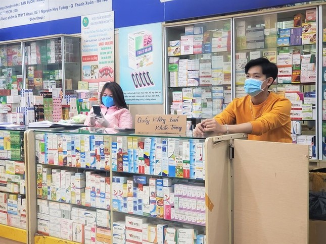 Dân mạng bức xúc vì bảng thông báo "không bán khẩu trang, đừng hỏi" ảnh 3