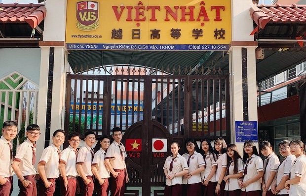 Giữa dịch corona, thầy hiệu trưởng viết tâm thư: "Họ đã chết cho hàng triệu người được sống!" ảnh 1