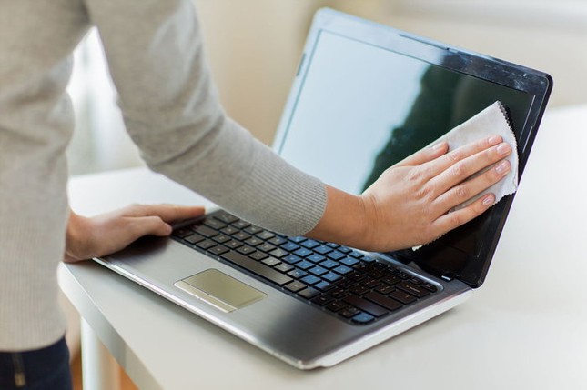 Hướng dẫn vệ sinh điện thoại và máy tính đúng cách để phòng tránh virus corona ảnh 3