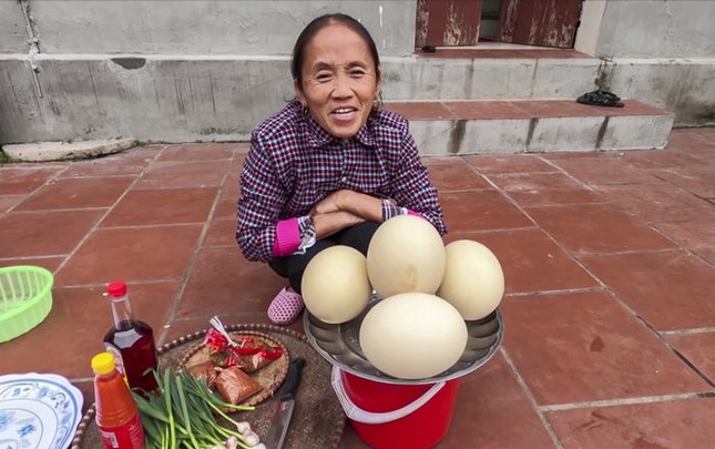 Làm trứng đà điểu khổng lồ, Bà Tân bị dân mạng chỉ ra lỗi có thể khiến người ăn ngộ độc ảnh 2