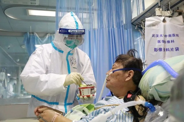 Hồ Bắc thêm 242 người chết vì virus, số ca nhiễm mới tăng gần 10 lần ảnh 2