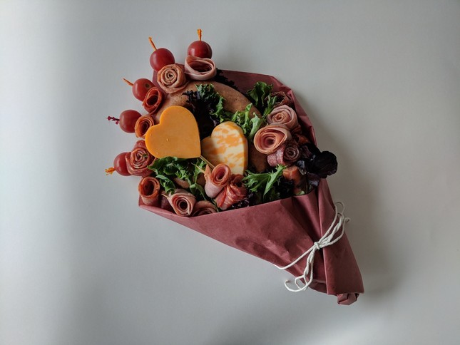 Sườn nướng và những bó hoa độc đáo làm từ đồ ăn cho dịp Valentine ảnh 6