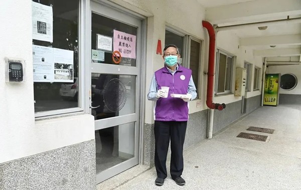 Hiệu trưởng mang cơm đến cho sinh viên bị cách ly bởi Covid-19: "Các em thích ăn gì cứ đề xuất" ảnh 2