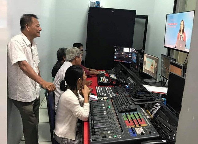 Không học online, Đồng Nai cho học sinh ôn tập kiến thức qua sóng truyền hình ảnh 2