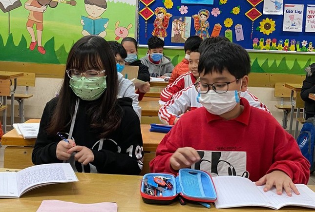 Nhiều trường tại Hà Nội lấy ý kiến phụ huynh về việc đi học lại từ 2/3 ảnh 1