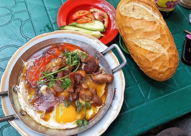 Bò bàn ủi, ốc kéo sợi và loạt món ăn độc lạ tại TP.HCM ảnh 14