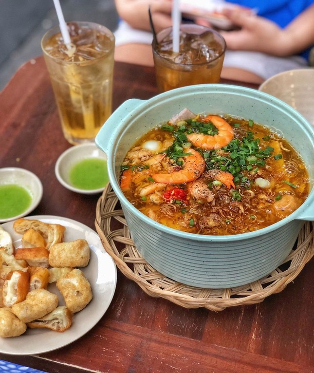Bánh canh cua ăn nguyên nồi ở TP.HCM ảnh 2