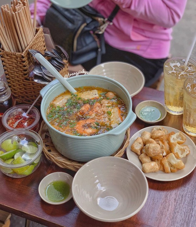 Bánh canh cua ăn nguyên nồi ở TP.HCM ảnh 4