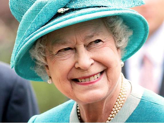 Nữ hoàng Anh Elizabeth II nhập viện vì viêm dạ dày