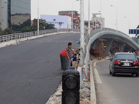 Hôm nay: Thông xe cầu vượt nút Đại Cồ Việt - Trần Khát Chân