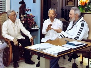 Tổng Bí thư thăm lãnh tụ Cuba Fidel Castro