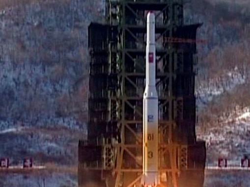 Triều Tiên đưa tên lửa đầu đạn hat nhân lên bệ phóng