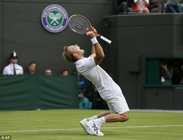 'Địa chấn' ở Wimbledon: Nadal bị loại ngày khai mạc