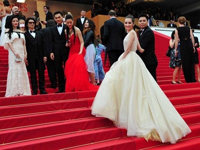 Vì sao nghệ sĩ Việt tới LHP Cannes bị 'ném đá'?