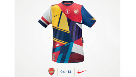 Chiếc áo đấu kỷ niệm 20 năm hợp tác giữa Nike và Arsenal.