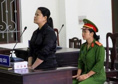 Nữ bị cáo Nguyễn Hàn Ni tại tòa ngày 25/2.
