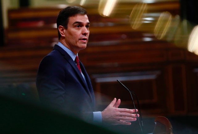 Thủ tướng Tây Ban Nha Pedro Sanchez phát biểu trước Quốc hội. (Ảnh; CNN)