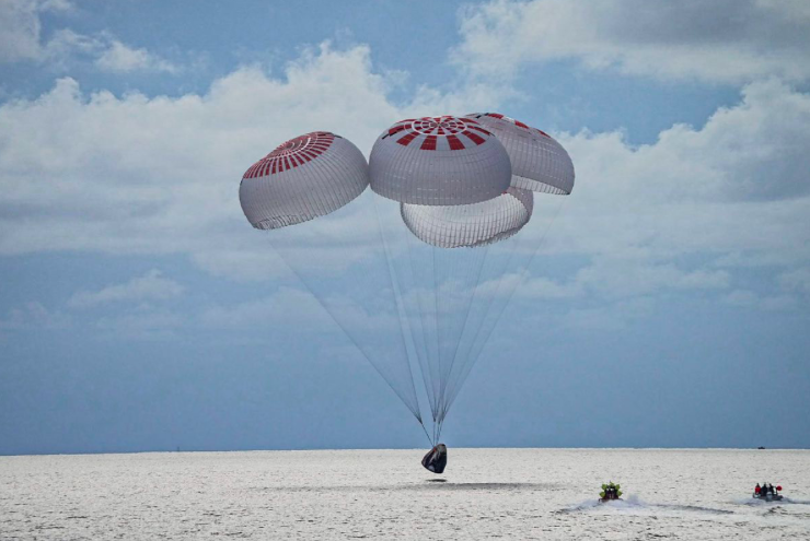 Cáp-xun đáp xuống mặt biển ngày 18/9. (Ảnh: SpaceX)
