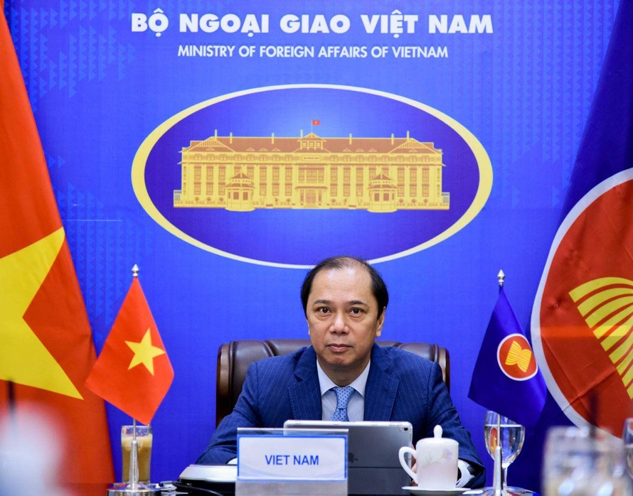 Thứ trưởng Ngoại giao Nguyễn Quốc Dũng dự cuộc họp. (Ảnh: Mofa)