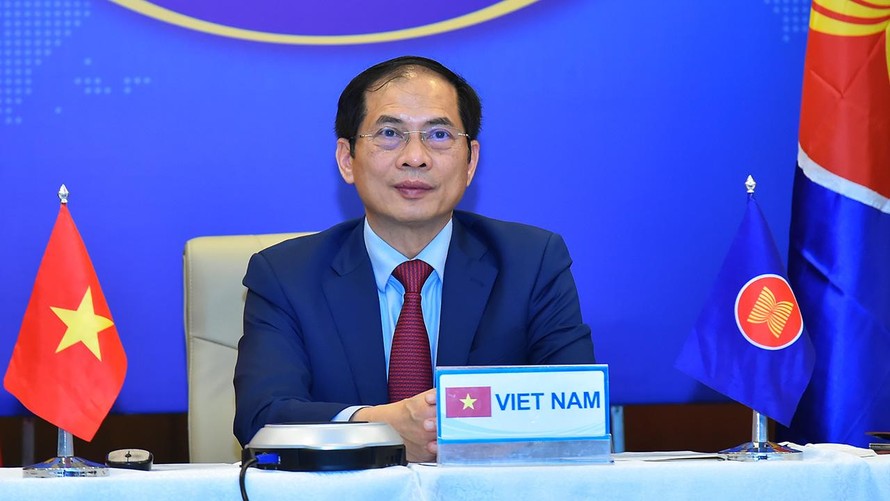 Bộ trưởng Ngoại giao Bùi Thanh Sơn dự hội nghị trực tuyến của ASEAN và G7. (Ảnh: Mofa)
