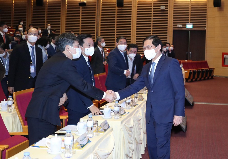Bộ trưởng Bùi Thanh Sơn cùng các cán bộ ngoại giao tham dự Hội nghị Ngoại vụ toàn quốc lần thứ 20. (Ảnh: Như Ý)