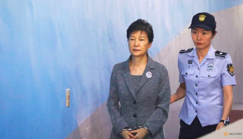 Bà Park Geun-hye khi bị dẫn giải ra toà năm 2017. (Ảnh: Reuters)