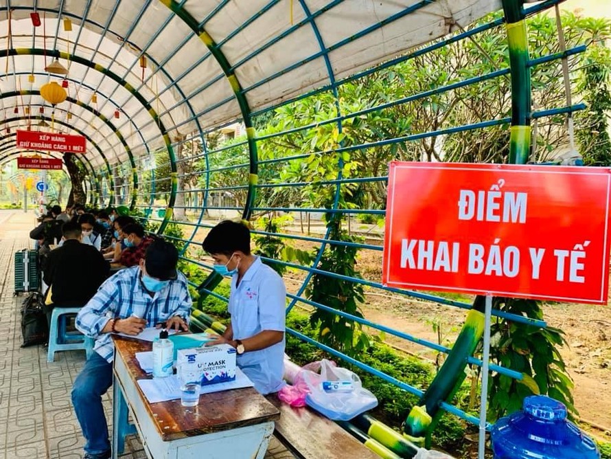 Sinh viên trường ĐH Sài Gòn phải khai báo y tế hằng ngày mới được đến trường. 