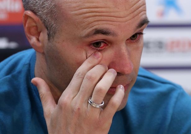 Iniesta rơm rớm nước mắt thông báo chia tay Barca
