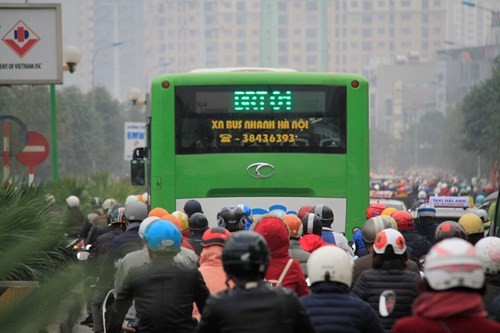 Vì sao phải lắp phân cách cứng phục vụ buýt BRT?