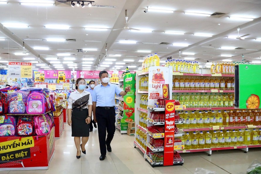 Lãnh đạo thành phố Hà Nội kiểm tra siêu thị trên địa bàn