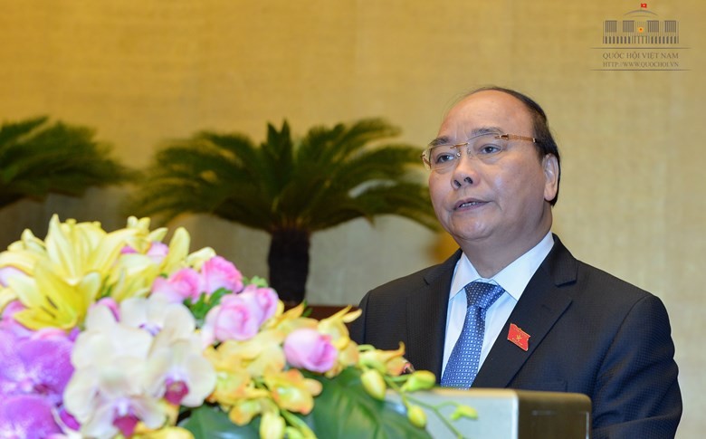 Thủ tướng Nguyễn Xuân Phúc báo cáo tình hình kinh tế, xã hội trước Quốc hội.