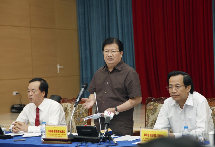 Phó Thủ tướng Trịnh Đình Dũng phát biểu tại hội nghị. 