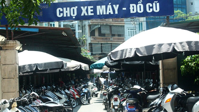 Chợ xe máy cũ Dịch Vọng là đầu mối buôn bán xe máy cũ lớn nhất miền Bắc, cung cấp hàng cho nhiều tỉnh phía Nam . Ảnh: Minh Minh