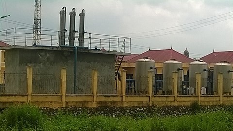 Nhà máy nước sạch nằm đối diện với UBND xã Xuân Dương