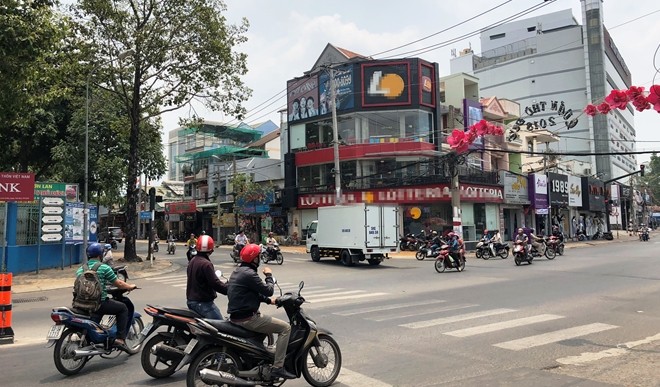 Giao lộ Võ Văn Ngân-Bác Ái nơi băng dàn cảnh va chạm giao thông thực hiện vụ trộm 70 triệu từ người rút tiền từ ngân hàng bất thành
