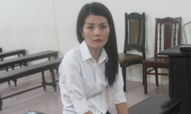 Má mì Trần Thị Thu Hương tại toà.