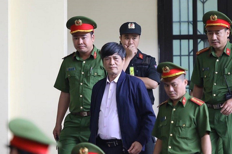 Bị cáo Nguyễn Thanh Hóa phải nhập viện điều trị.