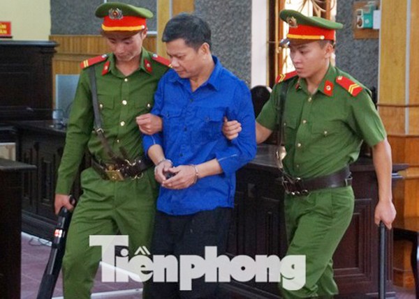 Bị can Lò Văn Huynh nói tiền mình nhận hối lộ thực ra là tiền bán đất của bố mẹ vợ.