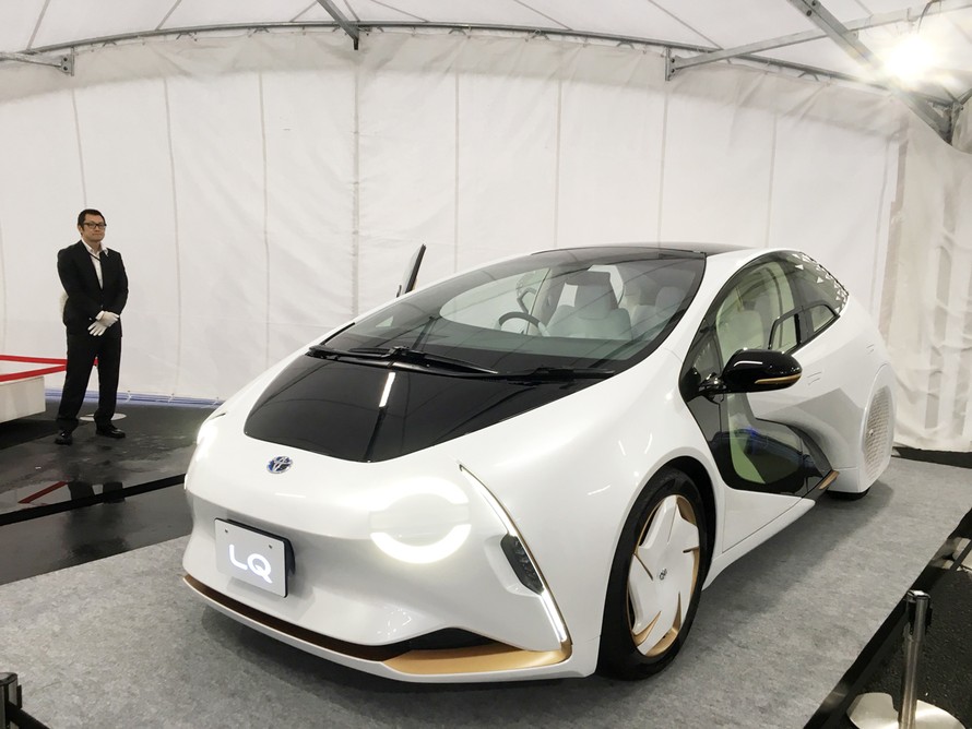 Mẫu xe điện LQ của Toyota có thể giao tiếp với tài xế bằng giọng nói, tự động lái. Ảnh: Tuấn Nguyễn