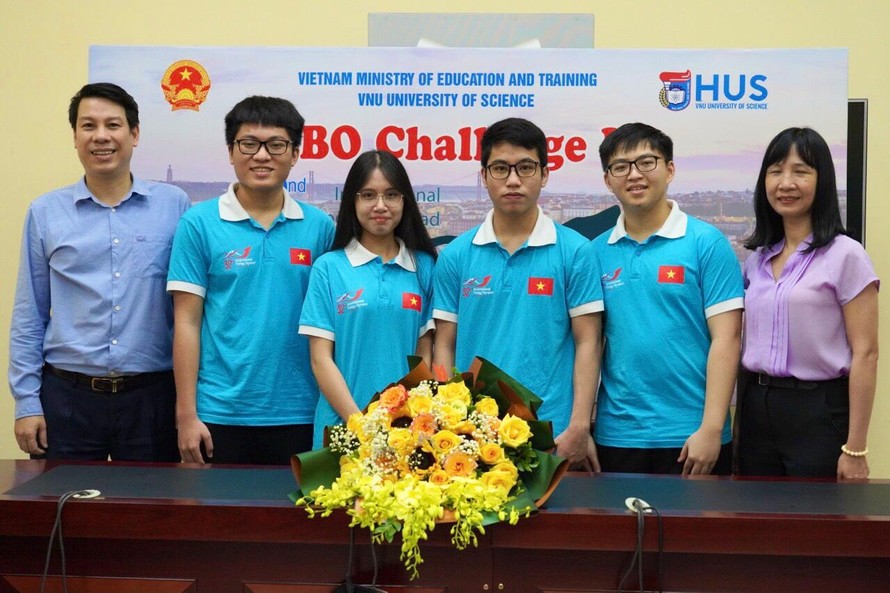 Đội tuyển quốc gia Việt Nam tham dự kỳ thi Olympic Sinh học Quốc tế năm 2021.