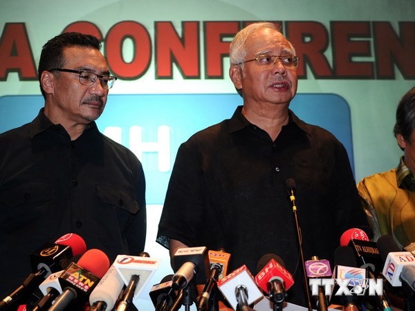 Thủ tướng Malaysia Najib Razak (phải) tại một cuộc họp về vụ rơi máy bay MH17. (Nguồn: AFP/TTXVN)